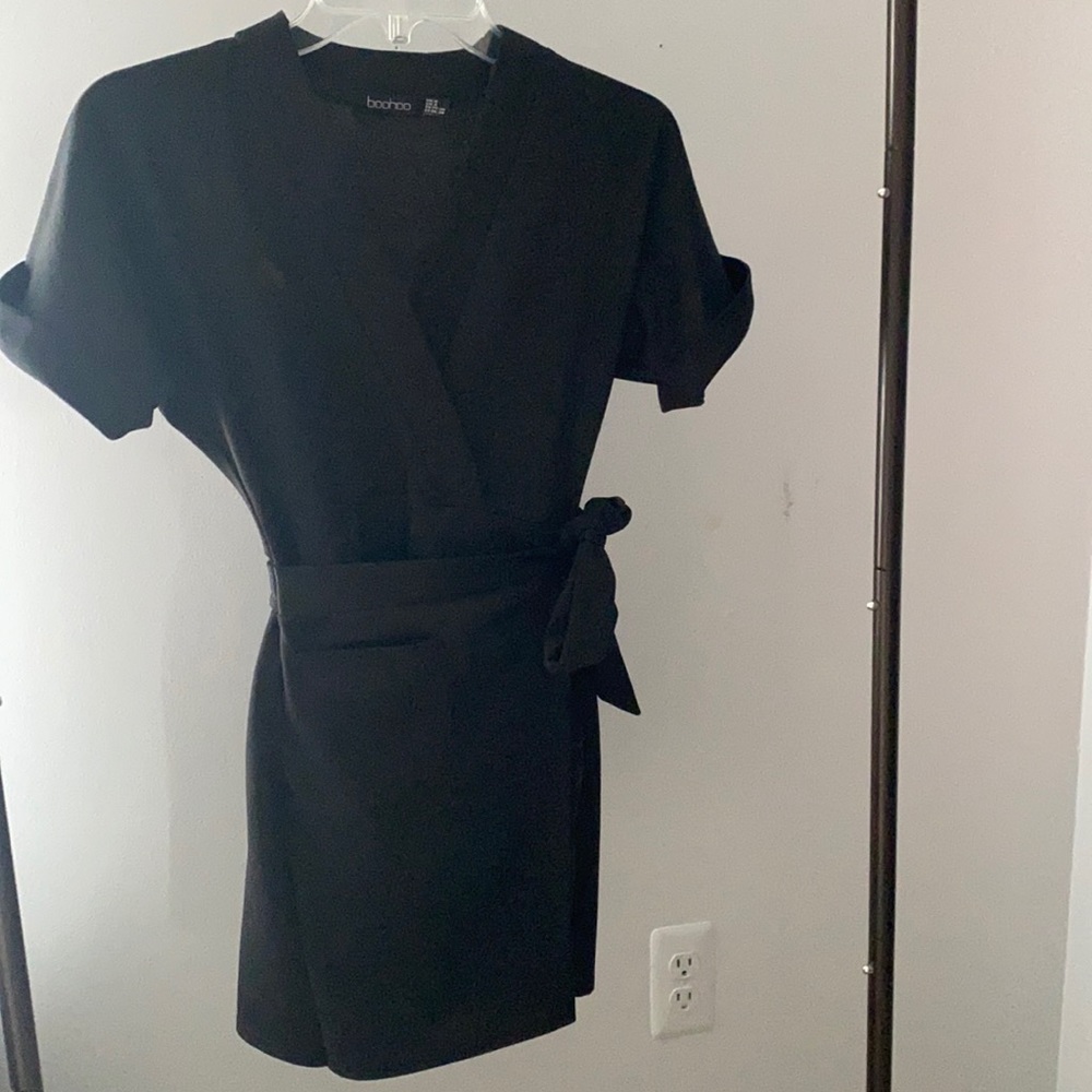 Black boohoo tie waist dress